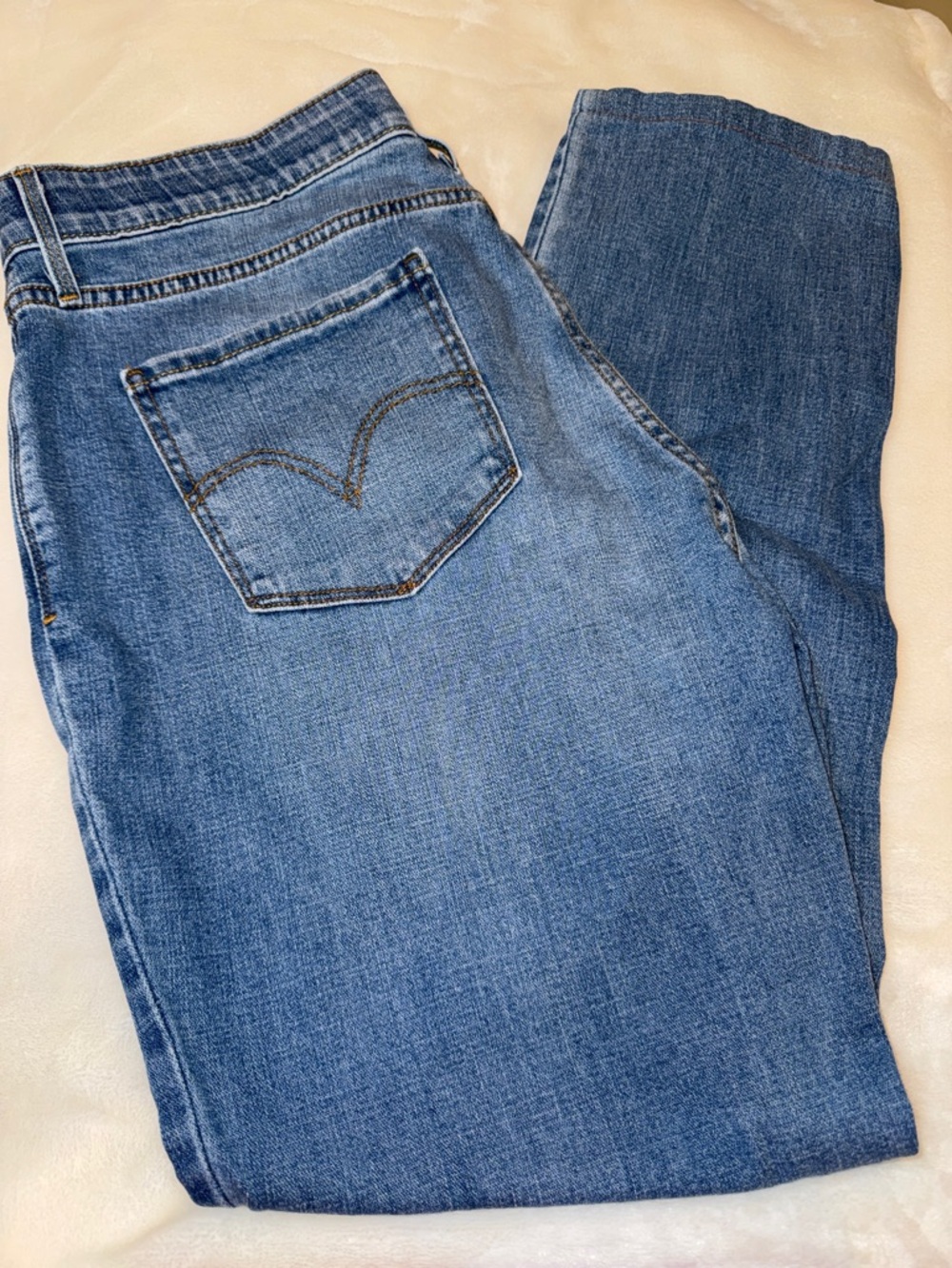 Levi's Women's Straight-Leg Jeans - Medium Blue Wash